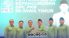 Foto. Penyerahan SK Kepengurusan DPC PKB Pamekasan di Surabaya
