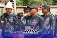 Foto. Gelaran Kerapan sapi Kodim 0827/Sumenep dalam Rangka Hari Ulang Tahun (HUT) ke-60 Korem 084/Bhaskara Jaya.