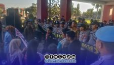 Foto. Seruan Aksi Badan eksekutif Mahasiswa kabupaten Sumenep (BEMSU) di Depan kantor Pemkab setempat, Senin 6/7/2026.