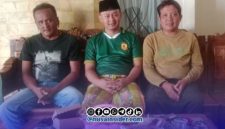 Foto. Imam Mahdi Al Hakim (tengah) salah satu tokoh pemuda Batang-Batang mendukung Polsek Batang-Batang segera tuntaskan penyelidikan kasus penebangan pohon tanpa izin di Desa Batang-Batang Daya.