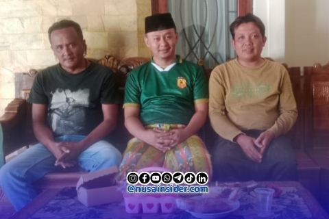 Foto. Imam Mahdi Al Hakim (tengah) salah satu tokoh pemuda Batang-Batang mendukung Polsek Batang-Batang segera tuntaskan penyelidikan kasus penebangan pohon  tanpa izin di Desa Batang-Batang Daya.