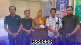 Foto. Pengurus Jurnalis Sumenep Independen (JSI) kabupaten Sumenep saat merayakan Ultah Direktur RSUD Moh Anwar Sumenep