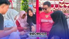Foto. H Bambang Budianto, Owner CV Ayunda Permata Sejahtera Pamekasan Madura Jawa Timur mengenakan Kaos Merah dan Berkecamata
