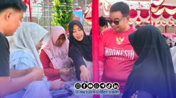 Foto. H Bambang Budianto, Owner CV Ayunda Permata Sejahtera Pamekasan Madura Jawa Timur mengenakan Kaos Merah dan Berkecamata
