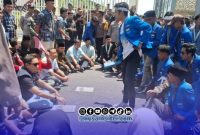 Foto. Ahyatul Karim saat menggelar Aksi di Depan Gedung DPRD Sumenep Beberapa Bulan Lalu