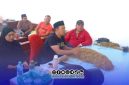 Foto. Tampak Owner PR Haswal Grup, H Ghufron saat melihat Tembakau Hasil Panen Petani di Gudang Miliknya di Kecamatan Lenteng, Sumenep Madura Jawa Timur