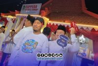 Foto. Kepala Bappeda Bersama Bupati Sumenep saat melakukan Swa Foto di Stan Pembangunan