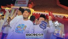 Foto. Kepala Bappeda Bersama Bupati Sumenep saat melakukan Swa Foto di Stan Pembangunan