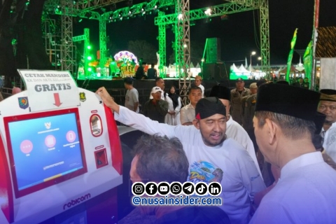Foto. Bupati Sumenep Achmad Fauzi wongsojudo saat mengunjungi Stan Dispendukcapil dalam Gelaran MCD 4 2026