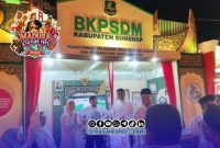 Foto. Bupati Sumenep Dr H Achmad Fauzi wongsojudo saat mengunjungi Stan BPSDM dalam Gelaran Madura Culture Festival 4 2026