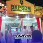 Foto. Bupati Sumenep Dr H Achmad Fauzi wongsojudo saat mengunjungi Stan BPSDM dalam Gelaran Madura Culture Festival 4 2026