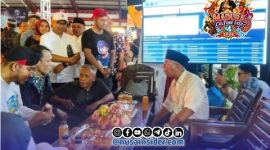 Foto. Achmad Fauzi wongsojudo, SH.,MH saat berkunjung ke Stan Diskominfo dalam Gelaran Madura Night Vaganza dan Pameran Pembangunan Madura Culture Festival 4 2026 di GOR A Yani