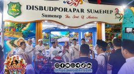 Foto. Bupati Sumenep saat berkunjung ke Stan Milik Disbudporapar dalam Gelaran MCF #4 2026