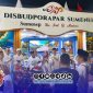 Foto. Bupati Sumenep saat berkunjung ke Stan Milik Disbudporapar dalam Gelaran MCF #4 2026