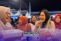 Foto. Ketua TP-PKK Kabupaten Sumenep, Nia Kurnia Fauzi saat sambangi UMKM di Gelaran Madura Culture Festival #4