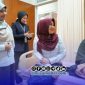 Foto. Anggota DPD RI, Dr Lia Istifhama saat menjenguk Ratusan Santri Korban Makanan Bergizi Gratis (MBG) 