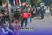 Foto. Petugas Kebersihan dari DLH Sumenep saat membersihkan area pagelaran Festival musik Tong-tong 2026