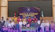 Foto Bersama Jurnalis Sumenep Independen (JSI) bersama Bupati dan Anak Yatim di Pengukuhan JSI