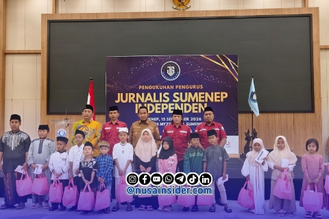 Foto Bersama Jurnalis Sumenep Independen (JSI) bersama Bupati dan Anak Yatim di Pengukuhan JSI