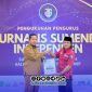 Foto. Pemberian penghargaan JSI kepada Bupati Sumenep atas kesuksesan memimpin di Pemkab setempat