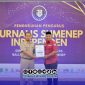 Foto. Pemberian penghargaan JSI Sumenep kepada Badan perencanaan pembangunan daerah (Bappeda) kabupaten Sumenep