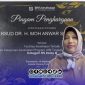 Foto. Dirut RSUD Moh Anwar Sumenep dengan Piagam Penghargaan terbaik se-Madura dari BPJS Kesehatan