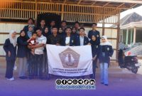 Foto. Aksi sosial Mahasiswa UTM di Sampang Bantu Air bersih masayarakat Desa Olor kabupaten Sampang Madura