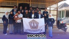 Foto. Aksi sosial Mahasiswa UTM di Sampang Bantu Air bersih masayarakat Desa Olor kabupaten Sampang Madura
