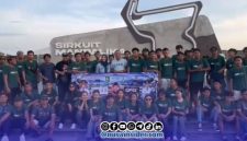 Foto. Personel dan pengurus Grup Musik Tong-tong Angin Ribut di Mandalika