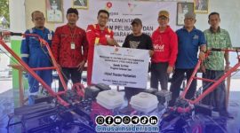 Foto. Penyerahan Bantuan Handtraktor dari SKK Migas - KEI kepada masyarakat kepulauan Sapeken, Jumat 9 Oktober 2026