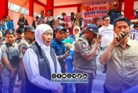 Foto. Gubernur Jawa Timur saat berada di Pantai Slopeng dalam Momentum Hari Jadi Provinsi Jawa Timur ke-81