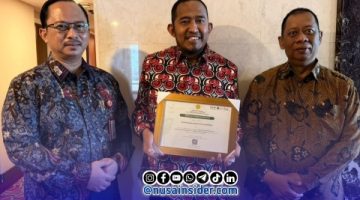 Foto Bersama Bupati Sumenep, Kepala Bappeda dan Kepala DKPP Sumenep usai menerima Anugerah Apresiasi Program Upland dari Kementan RI