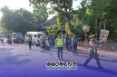 Foto. Pengaturan lalu lintas pagi di Simpang Empat Bonorogo–Wahid Hasyim, Pamekasan oleh Polres setempat
