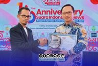 Foto. Dr Ir Arif Firmanto, S.TP., M.Si., IPU. ASEAN Eng Kepala Badan Perencanaan pembangunan daerah (Bappeda) Sumenep saat menerima penghargaan sebagai perencanaan pembangunan inovatif dan strategis di Ultah ke-16 Media suara Indonesia