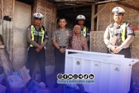 Foto. Penyerahan Bantuan Sosial Program Polisi Peduli Pengangguran
