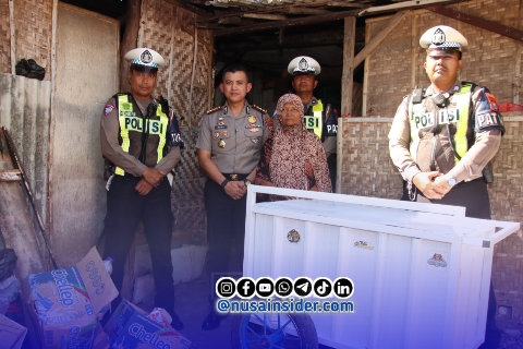 Foto. Penyerahan Bantuan Sosial Program Polisi Peduli Pengangguran