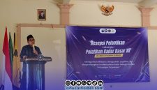 Foto. Kyai Zainul Alim, Pengasuh Pondok Pesantren Aqidah Usymuni Sumenep saat menyampaikan Sambutannya di acara PKD PK PMII STIT Aqidah Usymuni 