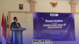 Foto. Kyai Zainul Alim, Pengasuh Pondok Pesantren Aqidah Usymuni Sumenep saat menyampaikan Sambutannya di acara PKD PK PMII STIT Aqidah Usymuni 