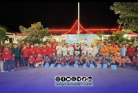 Foto bersama Petugas Kebersihan bersama Bupati dan kepala DLH Sumenep dalam Apel pagi Launching Bersih Pagi Hari